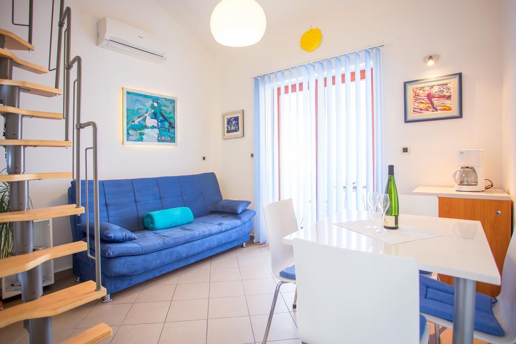 Apartment Zlatica By El-Pi Tours Malinska Buitenkant foto