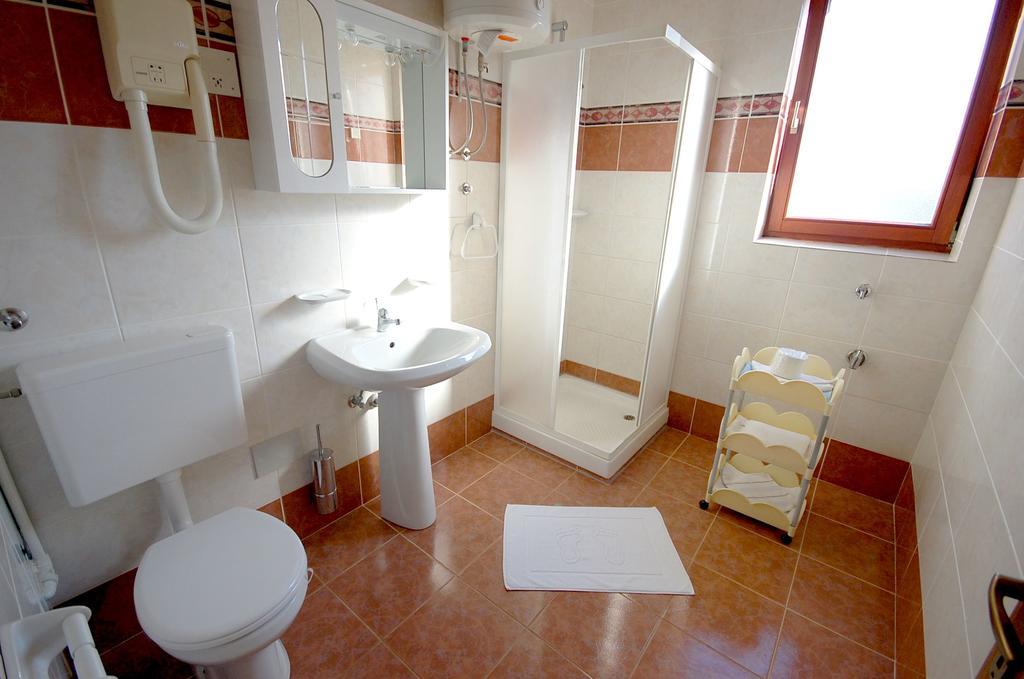 Apartment Zlatica By El-Pi Tours Malinska Buitenkant foto